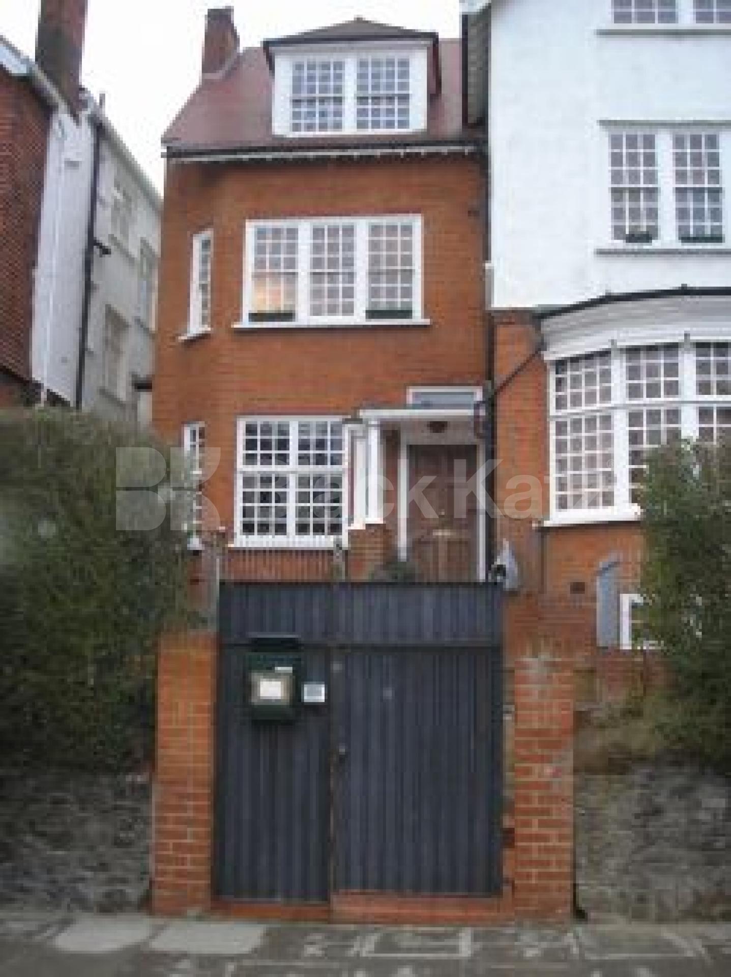 			3 Bedroom, 1 bath, 1 reception Flat			 Bracknell Gardens, HAMPSTEAD NW3 NW3